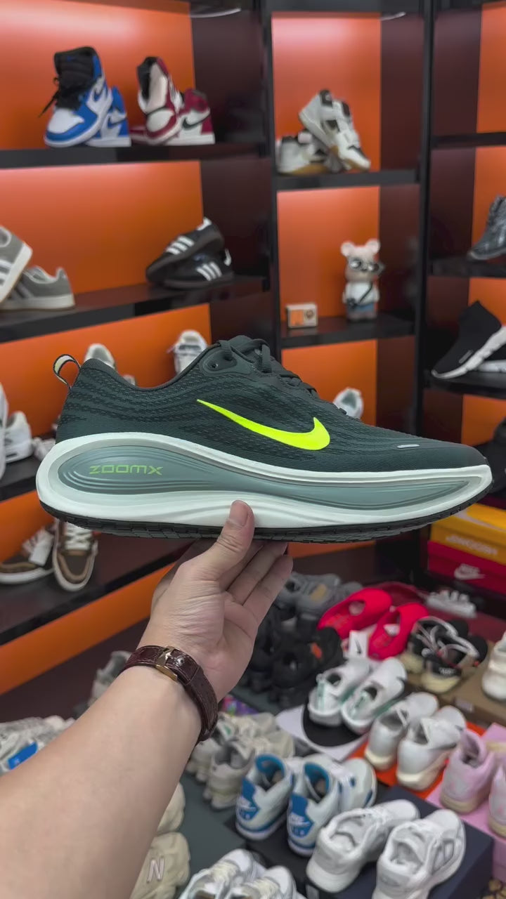 Nike Vomero Plus